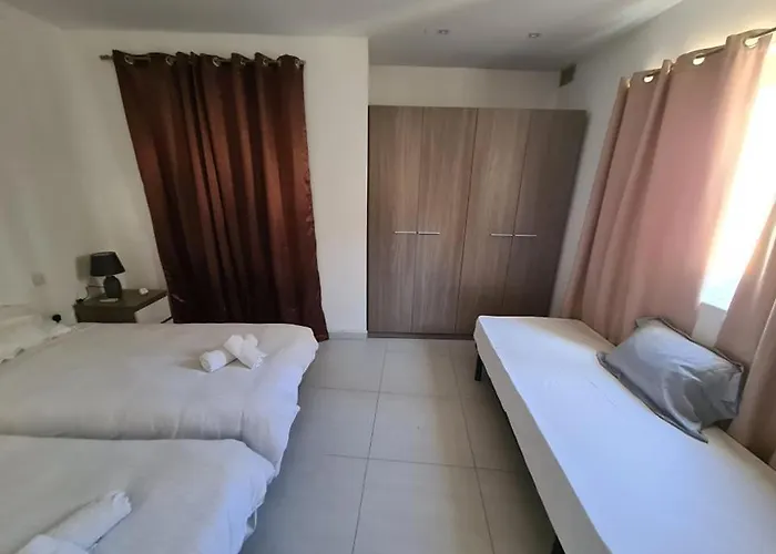 St Julians 2 Bedroom Apartment *